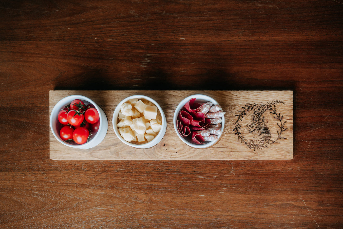 Apéro-Set “Steinbock Kranz”, gross, Eiche rustikal, 50 x 14 x 2 cm