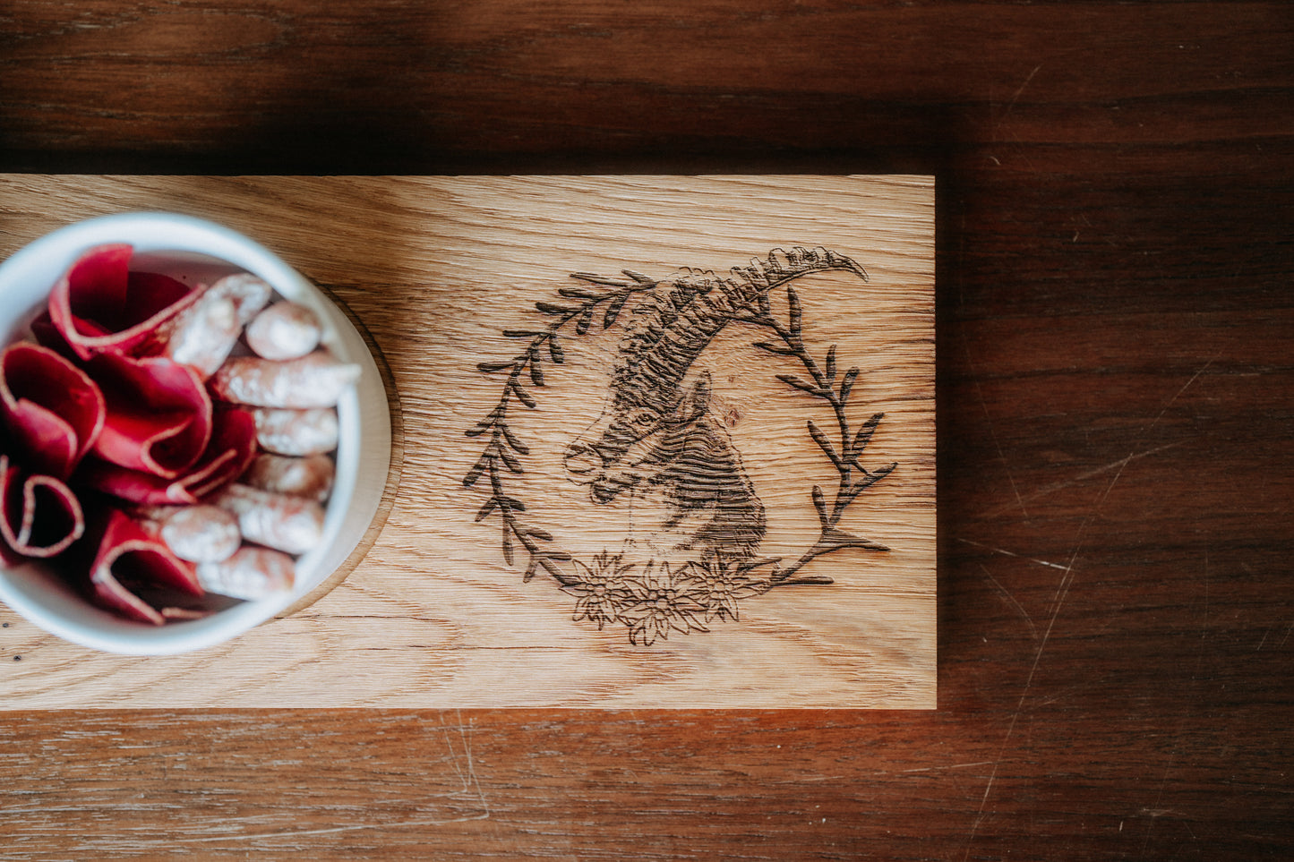 Apéro-Set “Steinbock Kranz”, gross, Eiche rustikal, 50 x 14 x 2 cm